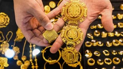 Harga Emas Perhiasan Melesat Hari Ini! 24 Karat Tembus Rp2,455 Juta per Gram