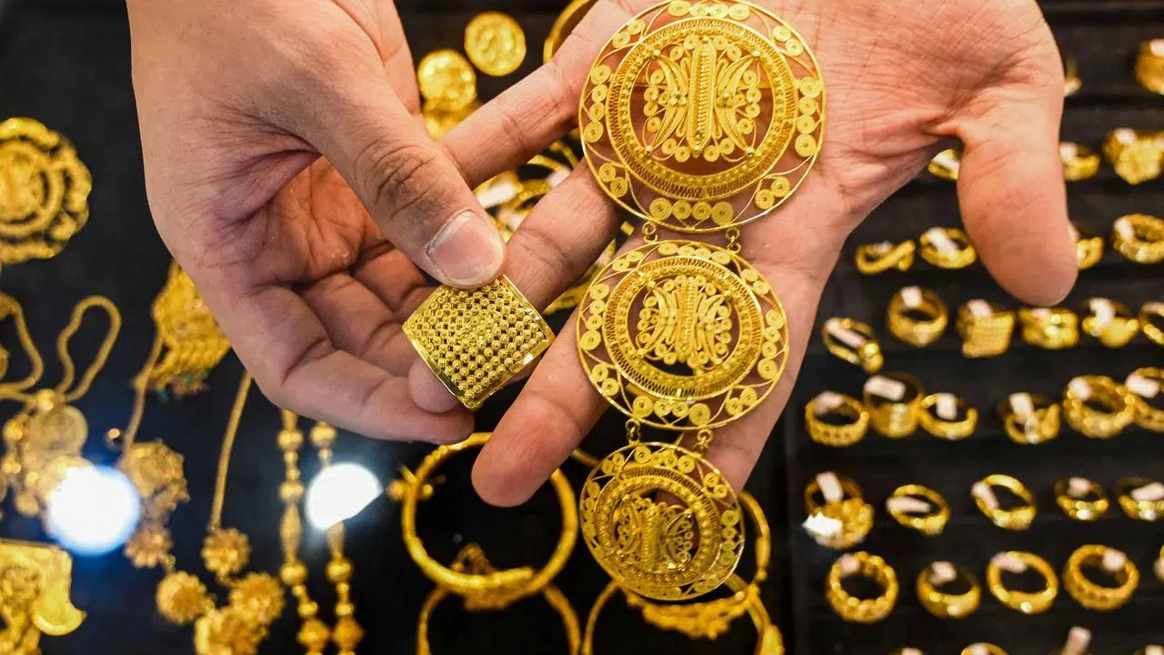 Harga Emas Perhiasan Melesat Hari Ini! 24 Karat Tembus Rp2,455 Juta per Gram