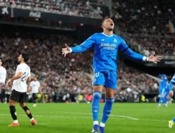 Gol Telat Mbappé Selamatkan Madrid, Valencia Dibekuk 2-0 di Mestalla!