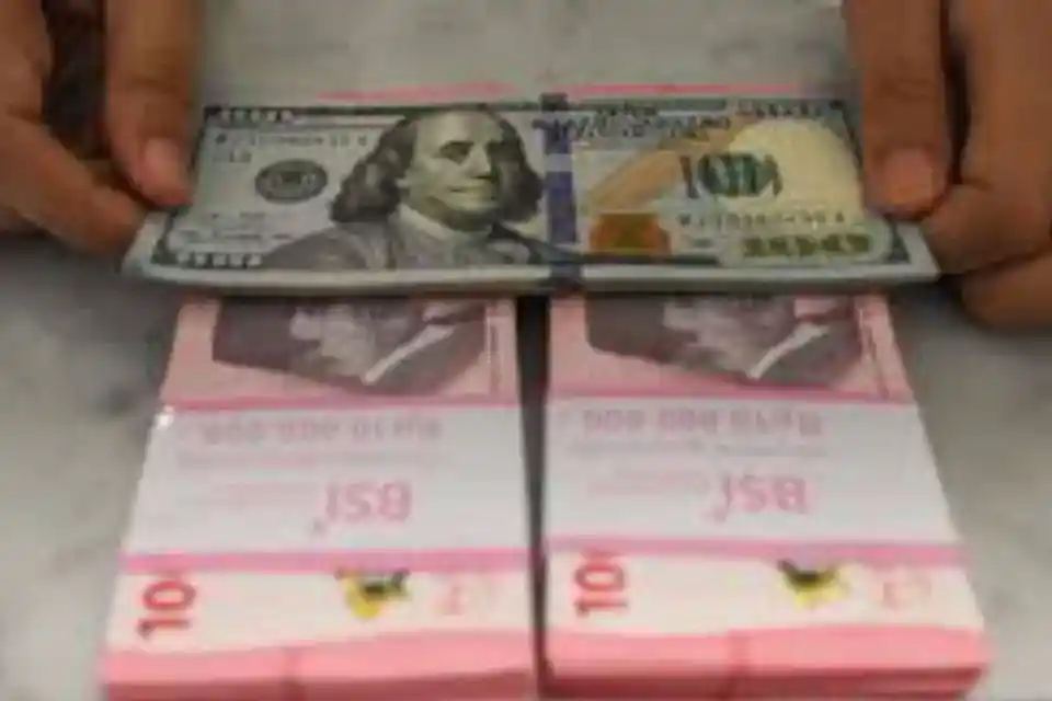 Rupiah Menggila ke Rp16.776! Trump-Modi Sepakat Dagang, Dolar AS Tertekan