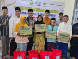 Ramadan Berkah: Dirut BPRS Sumenep dan Mantan Sekda Salurkan Santunan untuk Lansia