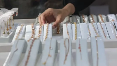 Harga Emas Perhiasan 24 Karat Melejit Rp2,3 Juta, Ini Pemicu Utamanya!