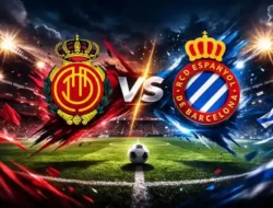 PALMA – Pertarungan krusial di papan bawah La Liga akan tersaji di Estadi Mallorca Son Moix pada Minggu (15/3/2026) pukul 20.00 WIB. Tuan rumah Mallorca dijadwalkan menjamu Espanyol dalam misi besar melepaskan diri dari jerat degradasi pada pekan ke-28 musim 2025/2026.  Di bawah kendali pelatih baru, Martin Demichelis, tim berjuluk Los Piratas ini mulai menunjukkan grafik permainan yang lebih agresif. Mallorca baru saja meraih hasil imbang 2-2 melawan Osasuna pekan lalu, di mana sang striker andalan, Vedat Muriqi, kembali menemukan ketajamannya dengan memborong dua gol.  Mallorca Buru Kemenangan Perdana Demichelis Saat ini, Mallorca masih tertahan di peringkat ke-18 klasemen sementara dengan koleksi 25 poin. Meski tampil lebih berani menyerang, konsentrasi lini pertahanan tetap menjadi pekerjaan rumah besar bagi Demichelis. Los Piratas kerap kehilangan poin akibat kebobolan pada menit-menit akhir pertandingan.  Kemenangan atas Espanyol menjadi harga mati bagi Mallorca jika ingin menjaga asa bertahan di kasta tertinggi Liga Spanyol. Dukungan publik Son Moix diharapkan mampu membangkitkan mental para pemain untuk mengamankan tiga poin perdana di bawah asuhan pelatih asal Argentina tersebut.  Krisis Kepercayaan Diri di Kubu Los Pericos Kondisi kontras dialami oleh tim tamu. Espanyol, yang sebelumnya sempat bersaing di zona Eropa, kini sedang mengalami periode kelam. Skuad asuhan Manolo Gonzalez tercatat belum mencicipi satu pun kemenangan dalam 10 pertandingan terakhir mereka di semua kompetisi.  Los Pericos saat ini berada di posisi ke-7 dengan 37 poin, namun performa mereka terus merosot akibat krisis di lini pertahanan. Espanyol tercatat selalu kebobolan dalam 11 laga beruntun. Absennya pemain kunci seperti Javi Puado karena cedera semakin memperlemah daya gedor tim asal Barcelona tersebut.  Prediksi Susunan Pemain Mallorca harus tampil tanpa Jan Virgili yang terkena suspensi, sementara kondisi Antonio Raillo dan Marash Kumbulla masih diragukan. Berikut prakiraan susunan pemain kedua tim:       Mallorca (4-2-3-1): Leo Roman; Pablo Maffeo, Valjent, David Lopez, Johan Mojica; Samu Costa, Omar Mascarell; Mateo Joseph, Pablo Torre, Manu Morlanes; Vedat Muriqi.     Espanyol (4-2-3-1): Marko Dmitrovic; Omar El Hilali, Clemens Riedel, Leandro Cabrera, Carlos Romero; Pol Lozano, Urko Gonzalez; Cyril Ngonge, Ramon Terrats, Tyrhys Dolan; Kike Garcia.     Informasi Pertandingan: Stadion: Estadi Mallorca Son Moix, Palma Waktu: Minggu, 15 Maret 2026 | 20.00 WIB Kompetisi: La Liga Pekan ke-28