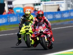 Marc Marquez dijatuhi penalti di MotoGP Amerika 2026, sementara Veda Ega Pratama amankan start barisan kedua di Moto3. Cek jadwalnya!