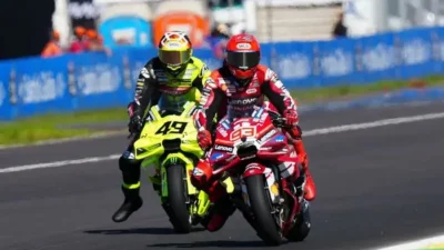 Marc Marquez dijatuhi penalti di MotoGP Amerika 2026, sementara Veda Ega Pratama amankan start barisan kedua di Moto3. Cek jadwalnya!