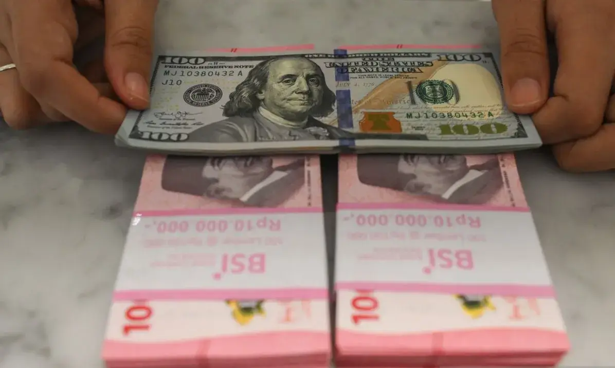 Rupiah Hari Ini Semakin Menguat Tajam ke Rp16.867, Dolar AS Keok Akibat Konflik Mereda