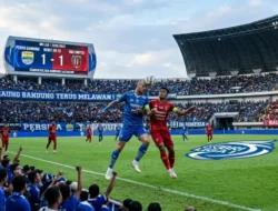 Duel Puncak Klasemen: Persib Bandung Jamu Bali United di GBLA Malam Ini!