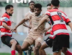 Epic Comeback! Brace Ricky Kambuaya Bawa Dewa United Pecundangi Madura United di Kandang