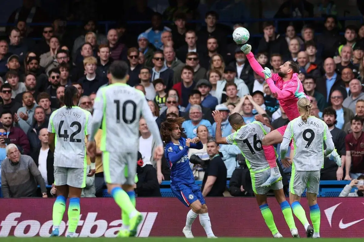 Hajar Chelsea 3-0, Man City Dekati Arsenal di Puncak