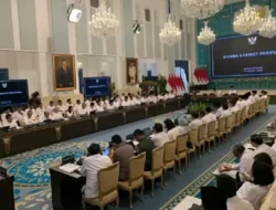 Isu Reshuffle Kabinet Merah Putih Memanas, Seskab Teddy: Tunggu Saja