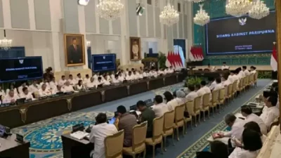 Isu Reshuffle Kabinet Merah Putih Memanas, Seskab Teddy: Tunggu Saja