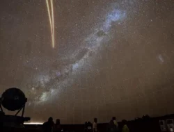 Jangan Lewatkan! Pink Moon Hingga Hujan Meteor Lyrid Hiasi Langit April 2026