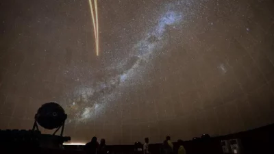 Jangan Lewatkan! Pink Moon Hingga Hujan Meteor Lyrid Hiasi Langit April 2026
