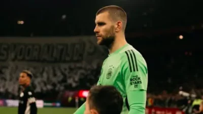 Kejelian Ajax Amsterdam Selamatkan Maarten Paes dari Skandal Paspor Liga Belanda, Klub Lain Malah Terancam!