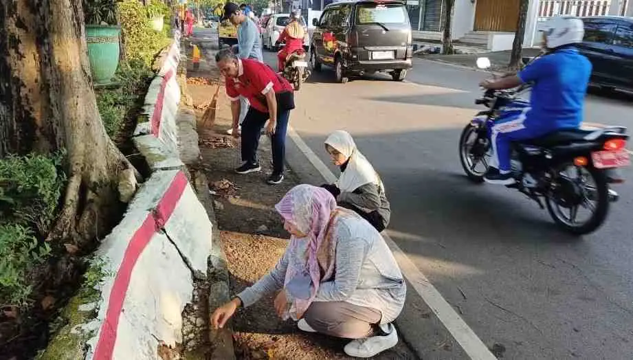 Luar Biasa! Meski WFH Berlaku, ASN Sumenep Kompak Turun ke Jalan Gelar Aksi Bersih Serentak