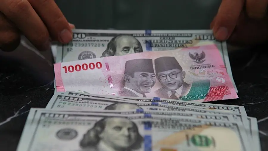 Rupiah Cetak Rekor Terburuk Sepanjang Sejarah, Tembus Rp17.366 per Dolar AS!