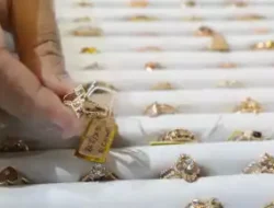Harga Emas Perhiasan Hari Ini 26 April 2026 Turun, Cek Rincian Harga per Gram dan Buyback