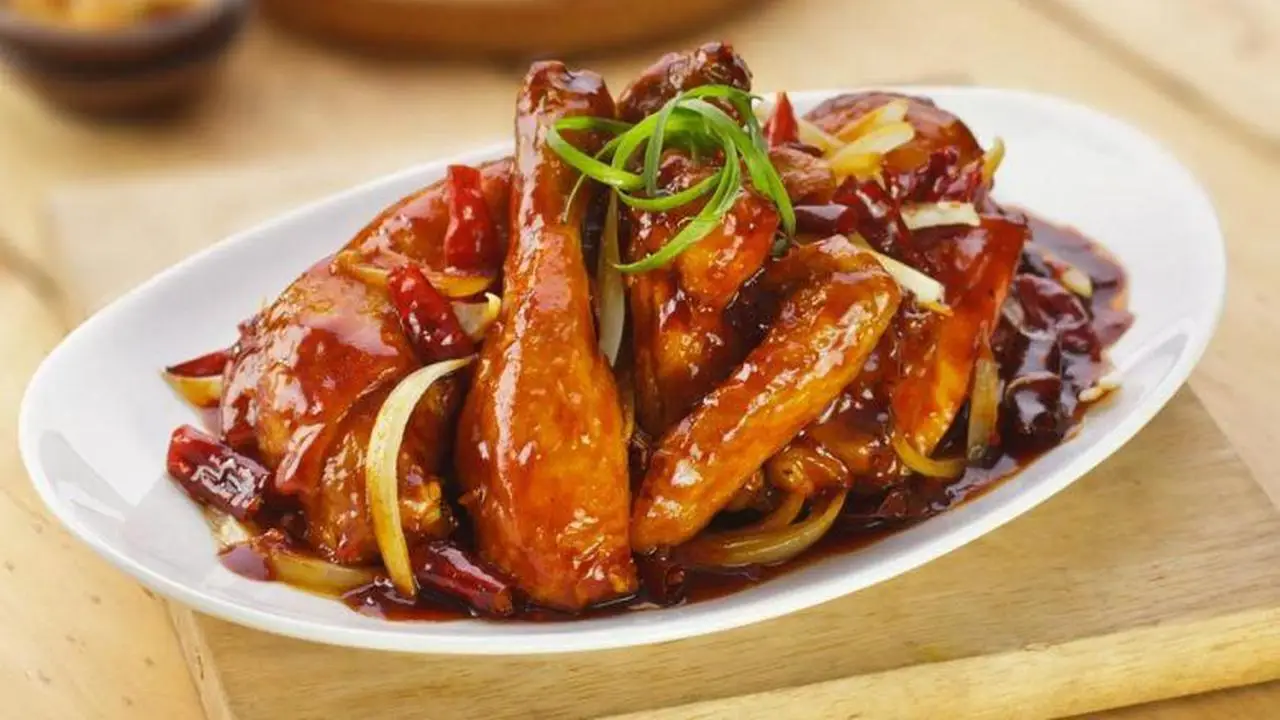 Ayam Kecap: Hidangan Rumahan Favorit yang Tak Lekang Oleh Waktu