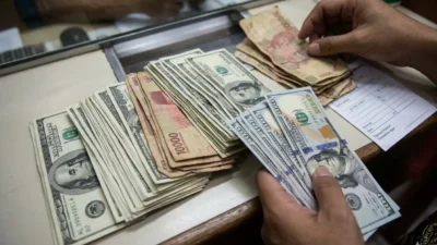 Gawat! Rupiah Tembus Rekor Terburuk Sepanjang Sejarah Rp17.500 per Dolar AS