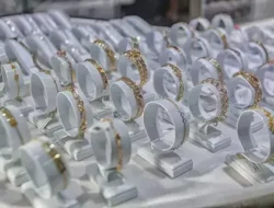 Harga Emas Perhiasan Hari Ini 8 Mei 2026: Raja Emas Turun, Hartadinata Malah Meroket