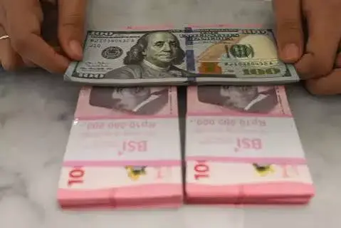 Kurs Rupiah hari ini (12/5/2026) anjlok ke level terendah sepanjang sejarah di Rp17.510 per dolar AS akibat konflik AS-Iran.