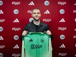 Maarten Paes Jadi Pahlawan Ajax! Tepis 2 Penalti dan Segel Tiket Kompetisi Eropa