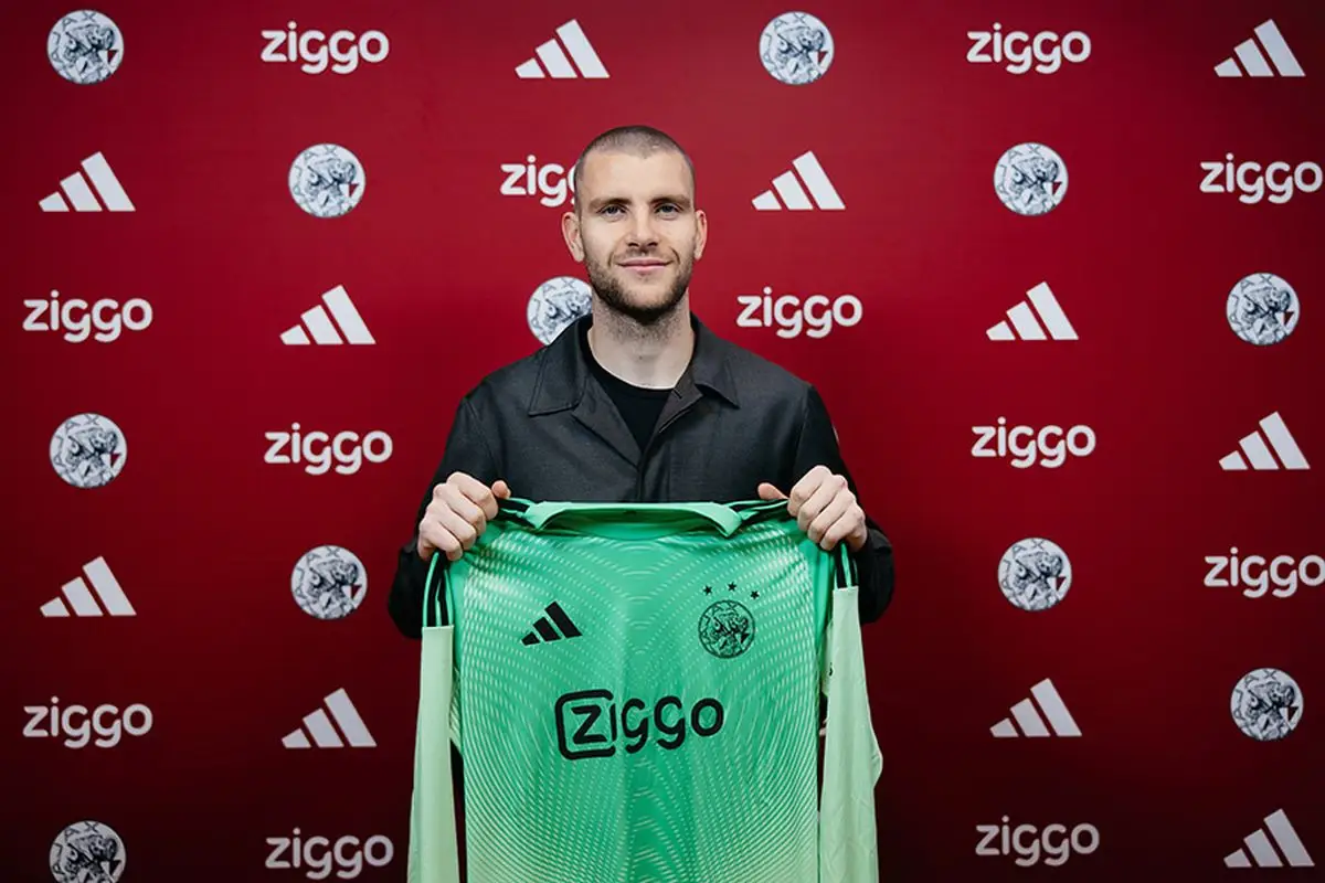 Maarten Paes Jadi Pahlawan Ajax! Tepis 2 Penalti dan Segel Tiket Kompetisi Eropa