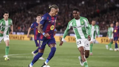 Pesta Pora Camp Nou! Raphinha Borong Dua Gol, Barcelona Hajar Real Betis di Laga Kandang Pamungkas