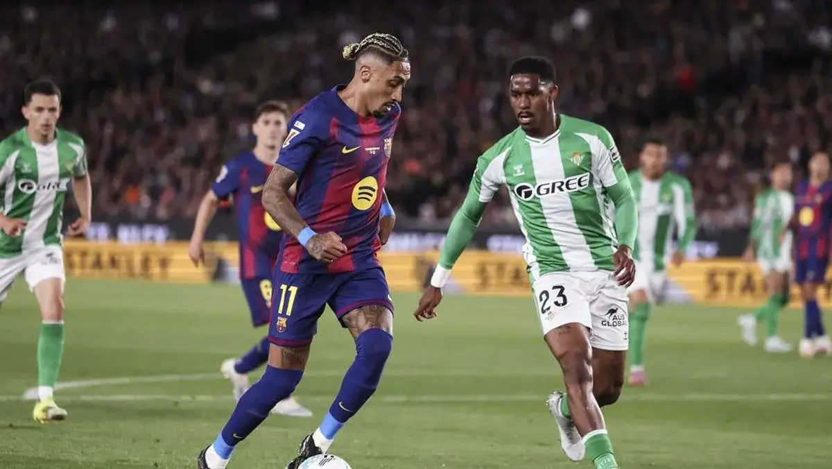 Pesta Pora Camp Nou! Raphinha Borong Dua Gol, Barcelona Hajar Real Betis di Laga Kandang Pamungkas