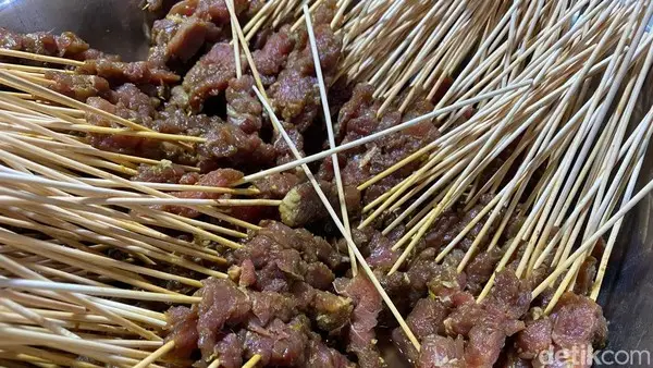 Resep Sate Daging Sapi Idul Adha Empuk Bumbu Meresap, Anti Alot!