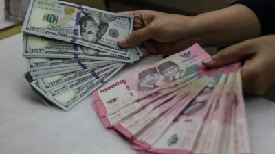 Rupiah Ambles ke Rp17.667! Pidato Kontroversial Prabowo dan Panasnya Geopolitik Global Jadi Pemicu