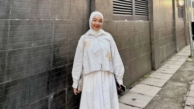 Blouse Lengan Balon Kembali Mendominasi Mode, Tawarkan Gaya Fleksibel dan Nyaman untuk Semua Kalangan