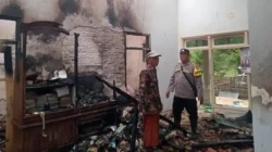 Ditinggal Takziah, Rumah Warga Di Pulau Giliraja Sumenep Ludes Terbakar, Kerugian Capai Rp300 Juta! - Portalmadura.com Ditinggal Takziah, Rumah Warga di Pulau Giliraja Sumenep Ludes Terbakar, Kerugian Capai Rp300 Juta!