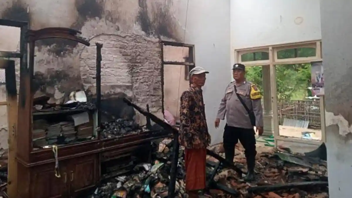 Ditinggal Takziah, Rumah Warga di Pulau Giliraja Sumenep Ludes Terbakar, Kerugian Capai Rp300 Juta!