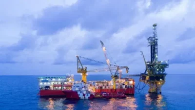 HARGA MINYAK DUNIA: Melejit Dekati Level Tertinggi Merespons Buramnya Negosiasi AS-Iran, Selat Hormuz Terancam Tutup?