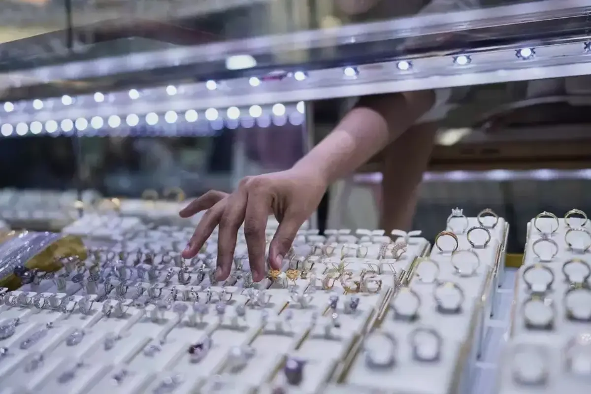 Harga Emas Perhiasan Hari Ini 13 Juni 2026 Melonjak Tajam! Cek Rincian Lengkap Semua Karat