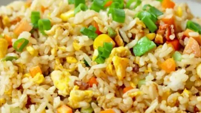 Resep Nasi Goreng Hong Kong Ala Resto Bintang 5, Gurih Praktis Tanpa Kecap Manis!