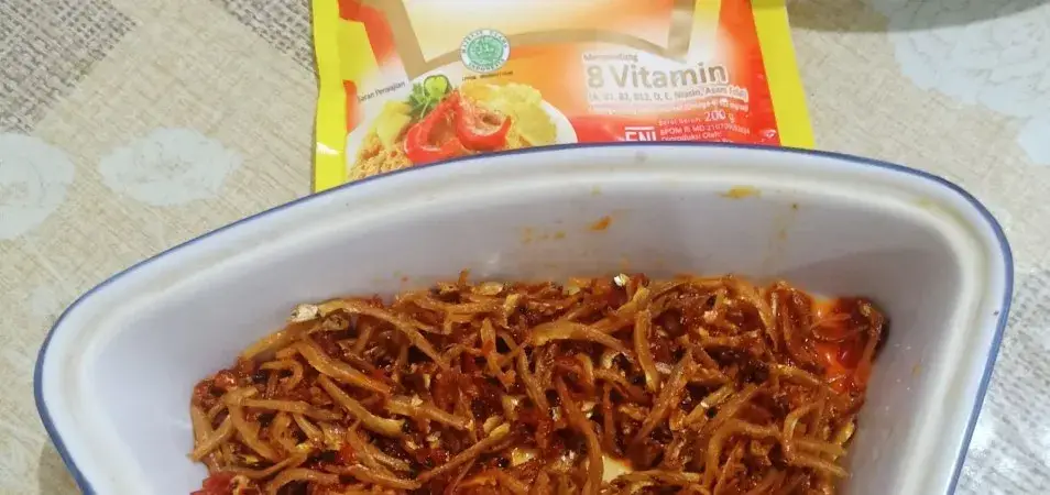 Rahasia Sambal Teri: Pedas Gurih Tak Lekang Waktu, Resep Praktis dan Manfaat Kesehatan Terkini