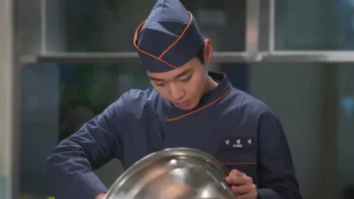 Ketegangan Memuncak: Park Ji Hoon Hadapi Senior Menakutkan di ‘The Legend of Kitchen Soldier’ Episode 7
