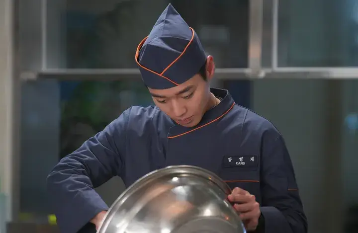 Ketegangan Memuncak: Park Ji Hoon Hadapi Senior Menakutkan di ‘The Legend of Kitchen Soldier’ Episode 7
