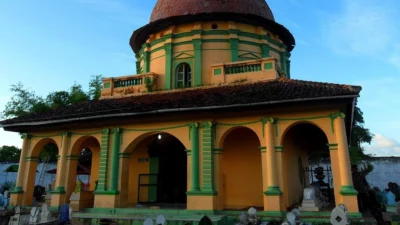 Sumenep: Gerbang Wisata Religi Madura yang Memikat, Sarat Sejarah dan Spiritual