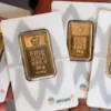 Harga Emas Antam Hari Ini Anjlok Rp10.000 Per Gram, Simak Daftar Terbaru Lengkap Pajaknya!