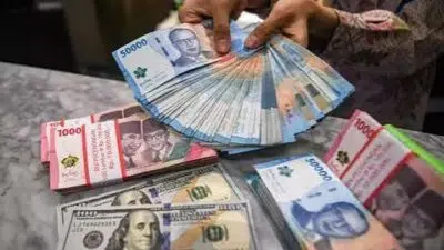 Rupiah Bergerak di Bawah Bayang-Bayang Dolar AS: Simak Posisi Terkini dan Proyeksi Mendatang
