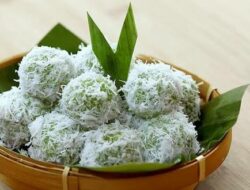 Resep Klepon Tradisional: Sensasi Gula Merah Meleleh di Setiap Gigitan, Dijamin Kenyal!