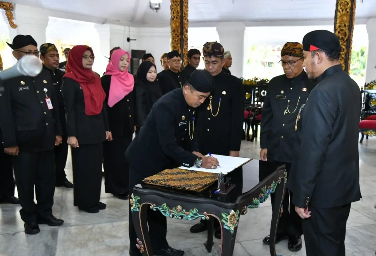 Bupati Fauzi Lantik 31 Pejabat Baru Sumenep: Tuntut Inovasi dan Hapus Budaya Kerja Lama!