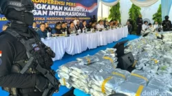 Geger! Bnn Gerebek Gudang Di Gresik, Sita 3,37 Ton Narkoba Dan Tangkap Wna China - Portalmadura.com Geger! BNN Gerebek Gudang di Gresik, Sita 3,37 Ton Narkoba dan Tangkap WNA China