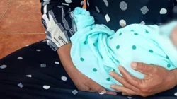 Geger! Bayi Baru Lahir Terbungkus Kain Kuning Ditemukan di Bawah Pohon Mangga di Bangkalan