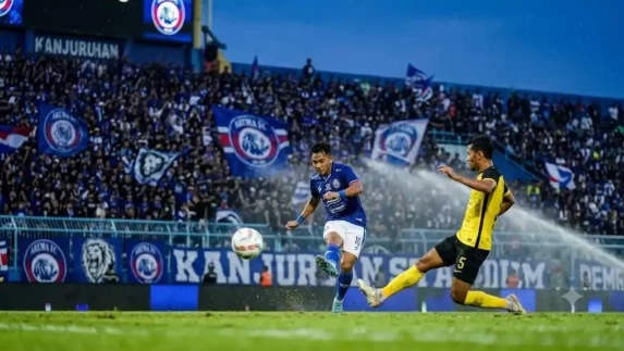 Hujan Gol di Kanjuruhan! Arema FC Mengamuk Gilas DPMM FC dalam Laga Uji Coba