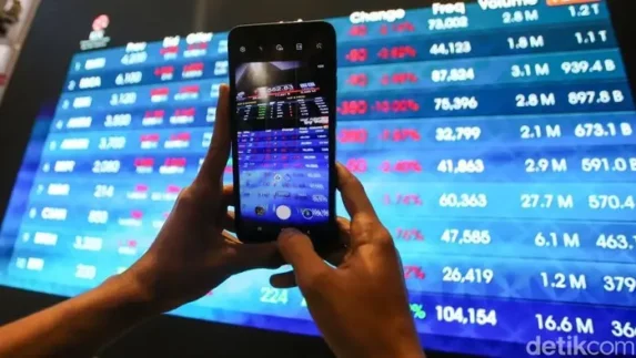 IHSG Hari Ini Anjlok 1,89 Persen ke Level 5.873, Ratusan Saham Berguguran!