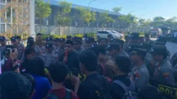 Imbas Bbm Langka, Bemsu Kepung Dprd Dan Pemkab Sumenep Desak Usut Mafia Jeriken! - Portalmadura.com Imbas BBM Langka, BEMSU Kepung DPRD dan Pemkab Sumenep Desak Usut Mafia Jeriken!